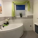 펜션 Bellavita - Mit Grossem Eingezaeuntem Garten - Infrarotsauna - 3 Hunde Willkommen - Badesee 800m Entfernt *
