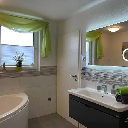 Holiday home Bellavita - Mit Grossem Eingezaeuntem Garten - Infrarotsauna - 3 Hunde Willkommen - Badesee 800m Entfernt