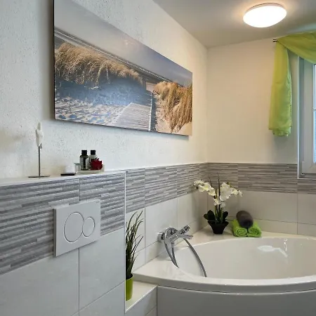 בית נופש Bellavita - Mit Grossem Eingezaeuntem Garten - Infrarotsauna - 3 Hunde Willkommen - Badesee 800m Entfernt