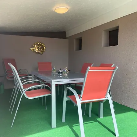 Bellavita - Mit Grossem Eingezaeuntem Garten - Infrarotsauna - 3 Hunde Willkommen - Badesee 800m Entfernt בית נופש