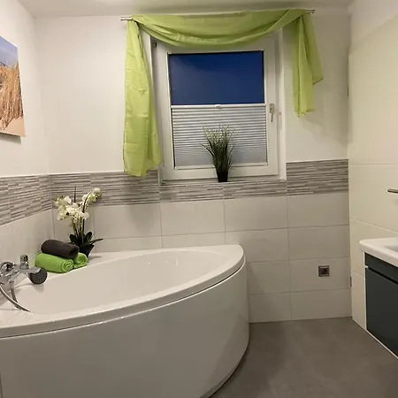 בית נופש Bellavita - Mit Grossem Eingezaeuntem Garten - Infrarotsauna - 3 Hunde Willkommen - Badesee 800m Entfernt *