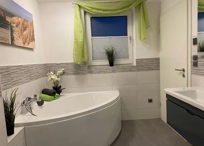 度假居 Bellavita - Mit Grossem Eingezaeuntem Garten - Infrarotsauna - 3 Hunde Willkommen - Badesee 800m Entfernt *